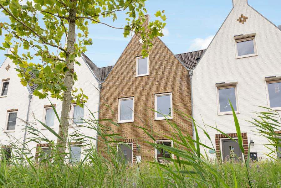 Te koop: Charles Barklastraat 25 te Almere Hout